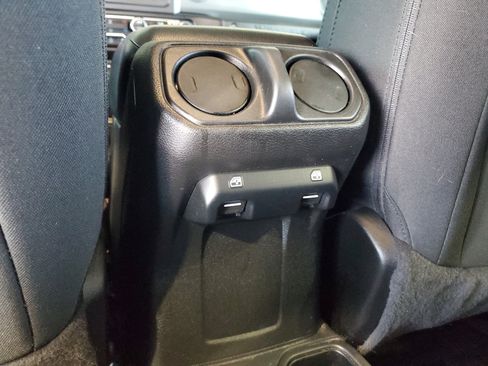 Used 2022 Jeep Wrangler Unlimited Sport AWD/4WD image 13