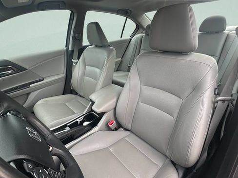 Used 2017 Honda Accord EX-L image 11