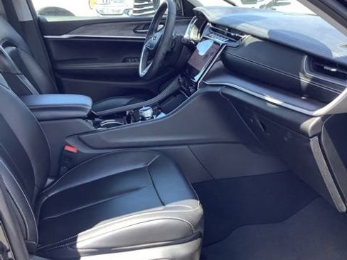 Certified 2023 Jeep Grand Cherokee Limited AWD/4WD image 15