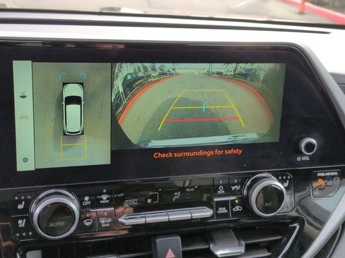 Used 2023 Toyota Highlander Platinum image 24