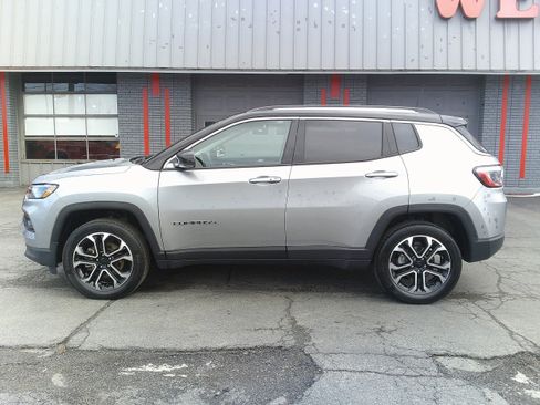 Used 2022 Jeep Compass Limited image 2