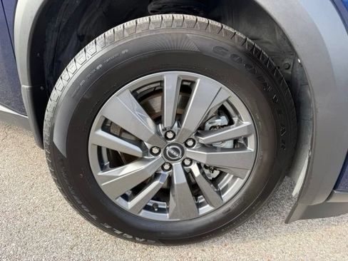 Used 2024 Nissan Pathfinder SV FWD image 4