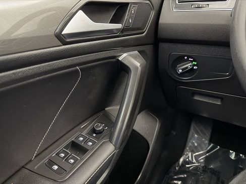 Used 2022 Volkswagen Tiguan SE image 14