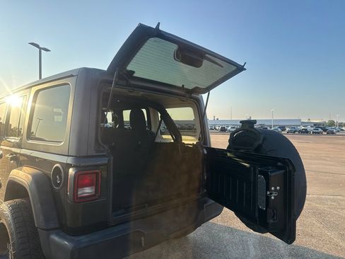 Used 2019 Jeep Wrangler Unlimited Sport S AWD/4WD image 30