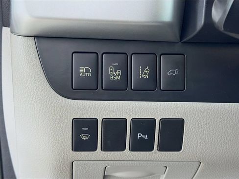 Used 2014 Toyota Highlander Limited w/ Driver Technology Package AWD/4WD image 11