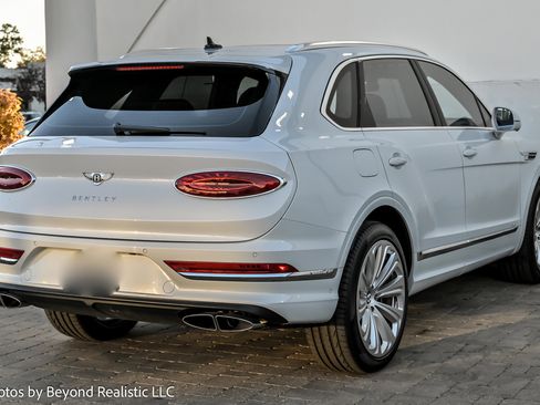 Used 2024 Bentley Bentayga image 8