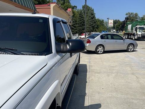 Used 2004 GMC Sierra 2500 SLT AWD/4WD image 3