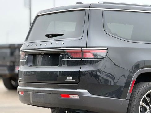 Used 2022 Jeep Wagoneer Series III w/ Premium Group I image 10