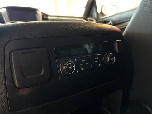 Used 2019 GMC Yukon XL SLT image 17