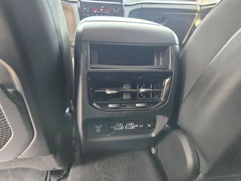 Used 2023 Jeep Grand Cherokee Limited AWD/4WD image 13