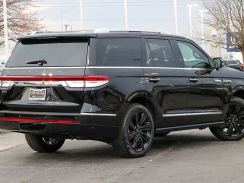 Used 2024 Lincoln Navigator Reserve image 3
