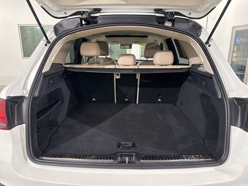 Used 2022 Mercedes-Benz GLC 300 w/ Premium Package Lite image 12