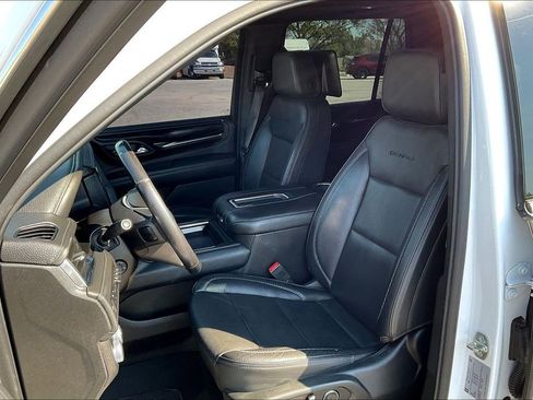 Used 2021 GMC Yukon Denali w/ Denali Premium Package image 27