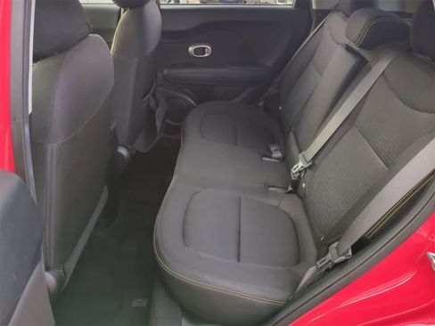 Used 2016 Kia Soul + image 18
