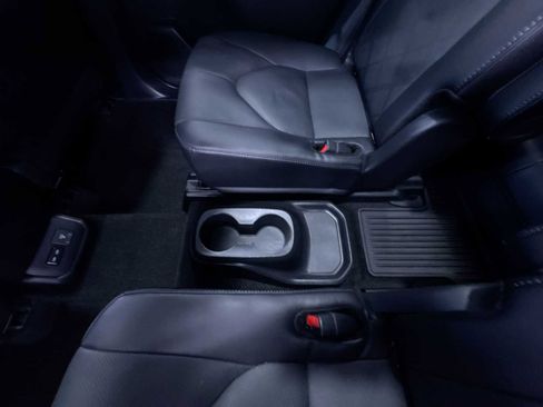 Used 2024 Toyota Highlander Platinum image 37