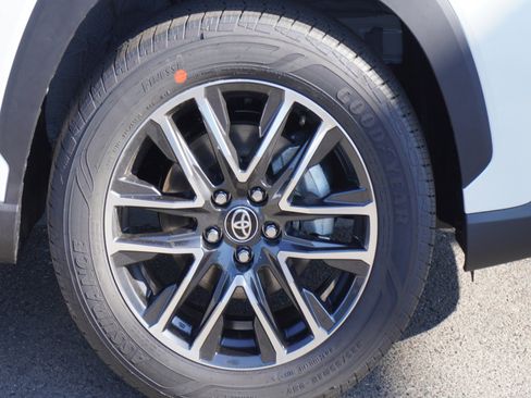 New 2026 Toyota Corolla Cross XLE image 5