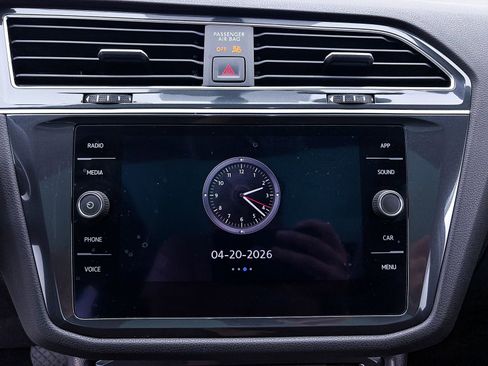 Used 2020 Volkswagen Tiguan SE w/ Panoramic Sunroof Package AWD/4WD image 19