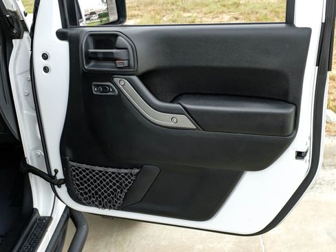 Used 2018 Jeep Wrangler Unlimited Sport S AWD/4WD image 40