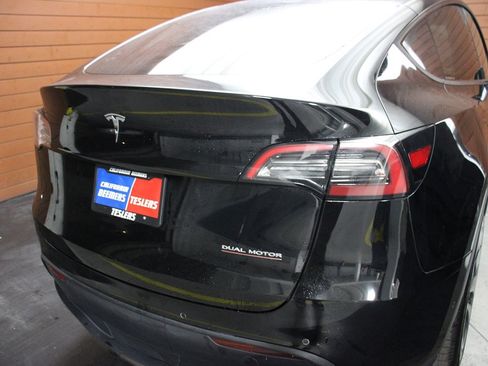 Used 2022 Tesla Model Y Performance image 11