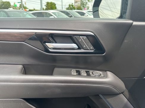 Used 2025 Chevrolet Tahoe LT AWD/4WD image 10
