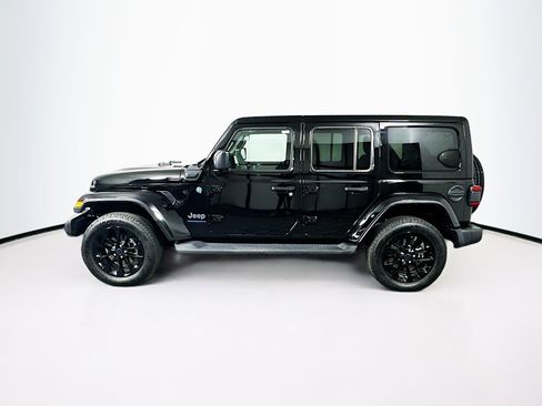 Used 2025 Jeep Wrangler Sahara image 4