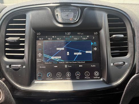 Used 2022 Chrysler 300 S RWD image 9