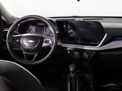 Used 2025 Chevrolet Trax LS w/ LS Convenience Package image 29