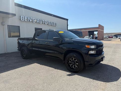 Used 2020 Chevrolet Silverado 1500 Custom w/ Custom Value Package AWD/4WD image 4