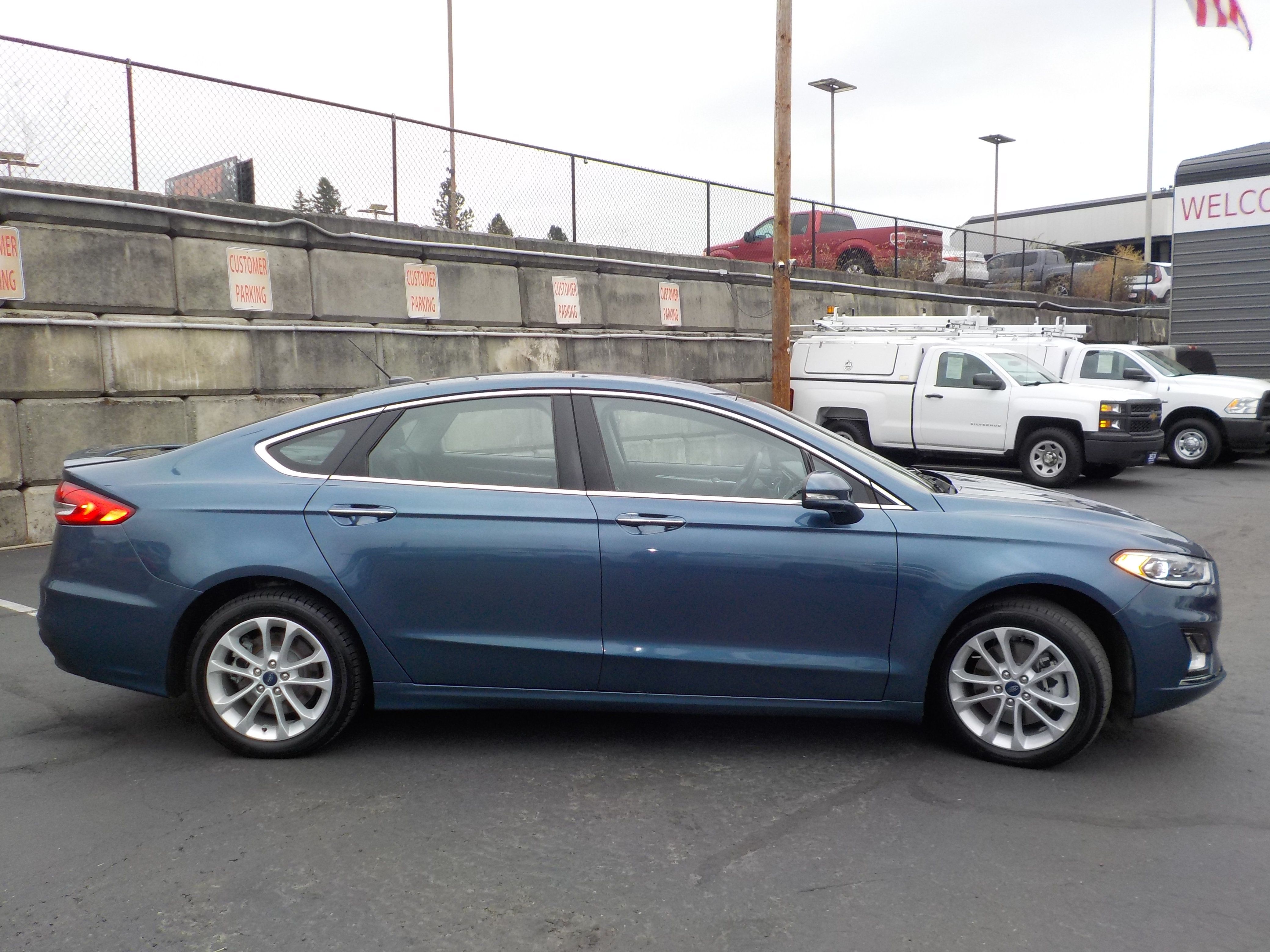 Used 2019 Ford Fusion Energi Titanium FWD image 9