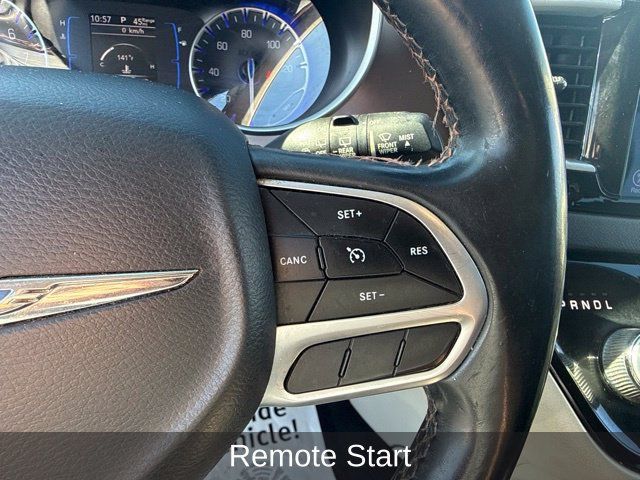 Used 2017 Chrysler Pacifica Touring-L FWD image 13
