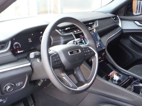 Certified 2023 Jeep Grand Cherokee Altitude AWD/4WD image 3
