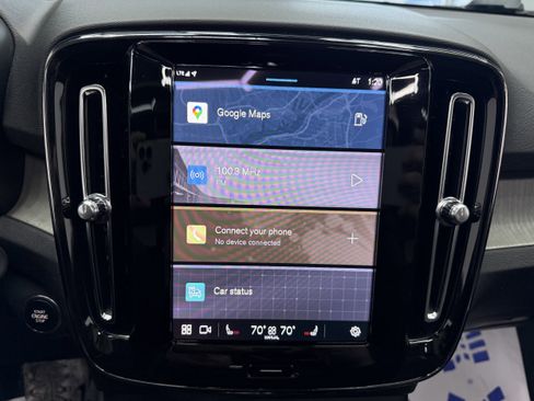 Used 2024 Volvo XC40 B5 Plus image 18