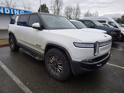 Used 2024 Rivian R1S Adventure image 2