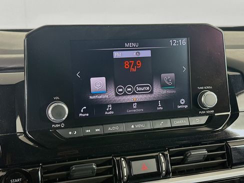Used 2025 Nissan Pathfinder SV FWD image 21