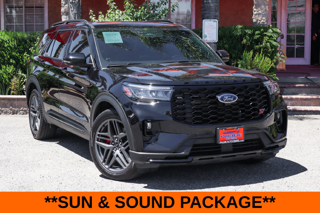 Used 2025 Ford Explorer ST w/ Sun And Sound Package AWD/4WD image 2
