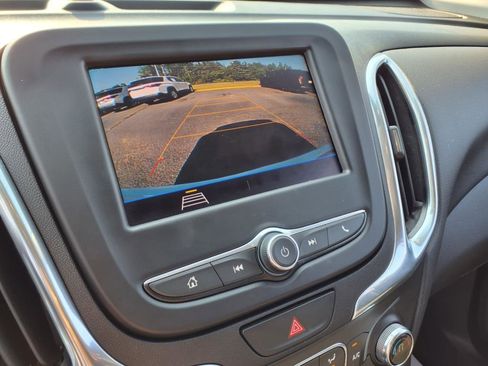 Used 2021 Chevrolet Equinox LT image 18