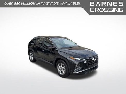 Used 2023 Hyundai Tucson SE image 1