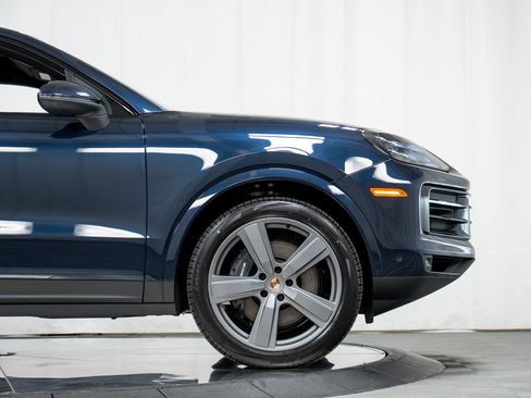New 2026 Porsche Cayenne Coupe AWD/4WD image 11