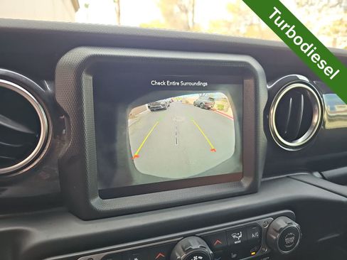 Used 2020 Jeep Wrangler Unlimited Sahara AWD/4WD image 26