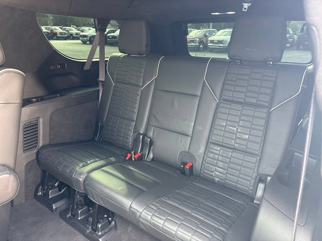 Used 2024 Cadillac Escalade ESV V w/ LPO, ONYX Package AWD/4WD image 9