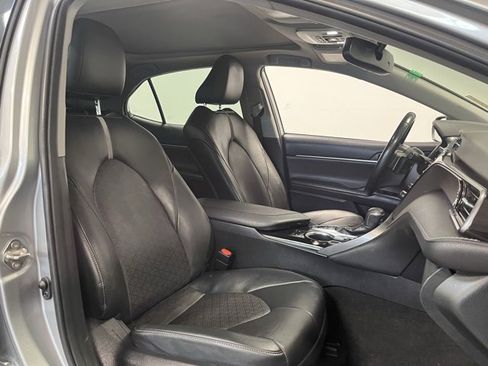 Used 2019 Toyota Camry XSE image 10