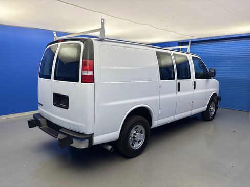 Used 2018 Chevrolet Express 2500 w/ Driver Convenience Package RWD image 2