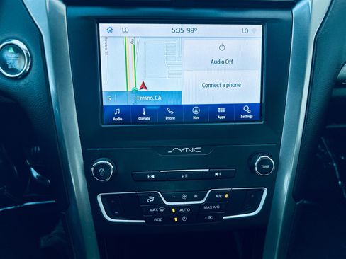 Used 2020 Ford Fusion SE FWD image 18