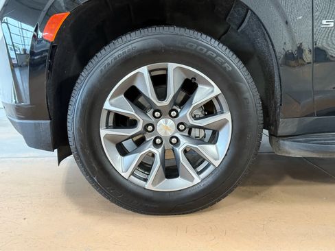 Used 2024 Chevrolet Suburban LT w/ LT Signature Plus Package AWD/4WD image 10