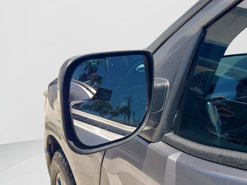 Used 2019 Nissan Titan SV w/ SV Convenience Package RWD image 25