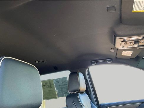 Used 2024 Chevrolet Tahoe Premier AWD/4WD image 28