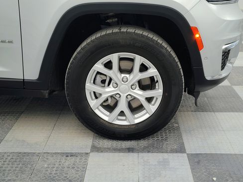 Used 2023 Jeep Grand Cherokee L Limited w/ Luxury Tech Group II image 13