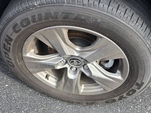 Used 2024 Toyota RAV4 XLE image 9