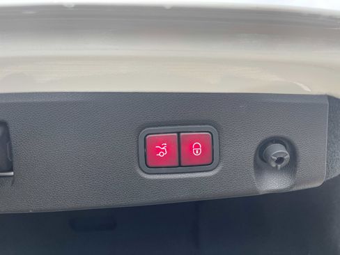 Used 2015 Mercedes-Benz CLS 400 w/ Premium 2 Package image 10