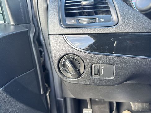 Used 2018 Dodge Grand Caravan SE image 17